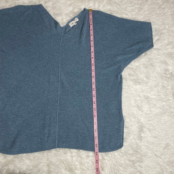 Lou & Grey by LOFT Double V-Neck Blue
Dolman Sweater-oversized XS - Picture 7 of 7